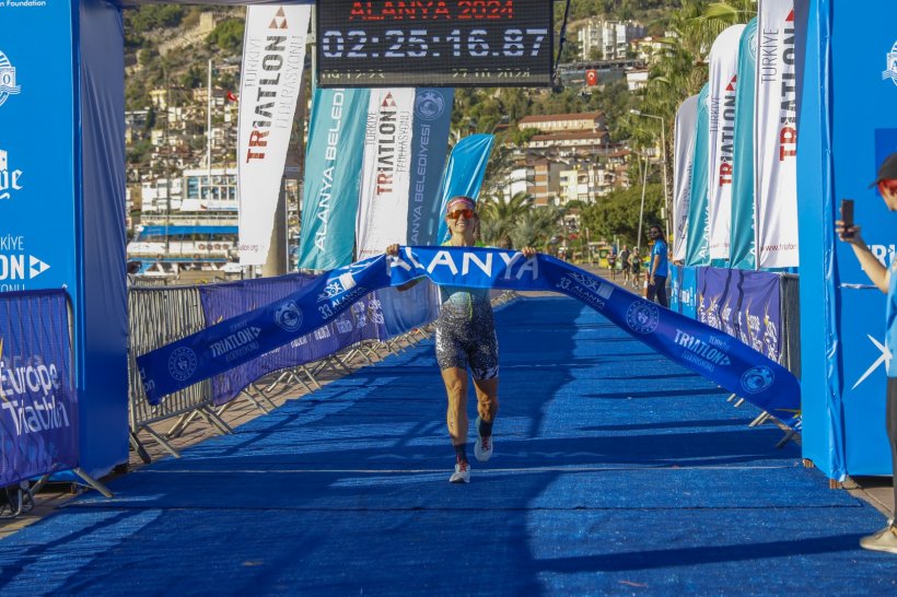 33. Alanya Triatlonu Sona Erdi