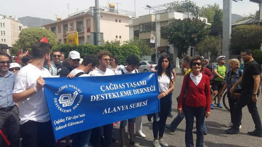 Alanya'da Fotoğraflarla 1 Mayıs Coşkusu