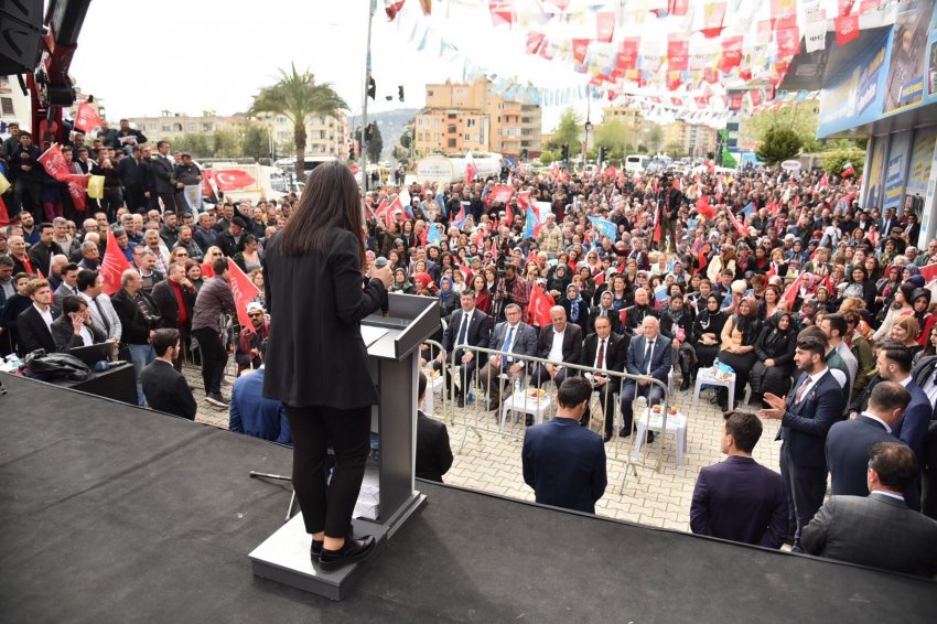 Sönmez'in Seçimi Ofisi Önünde Mahşeri Kalabalık