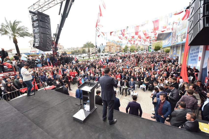 Sönmez'in Seçimi Ofisi Önünde Mahşeri Kalabalık